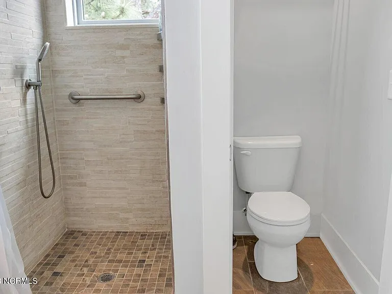 180 E Delaware Ave — Photo 21