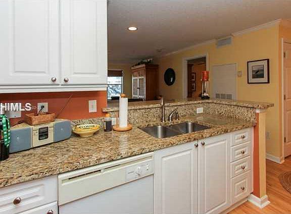 4th image of 70 Helmsman Way APT 1423