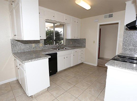 5th image of 364 Della Dr