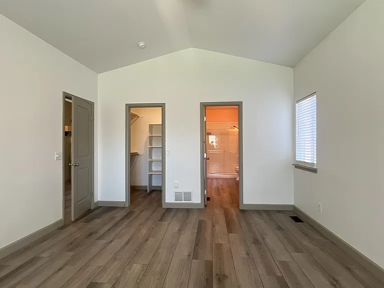 317 Victoria St — Photo 9