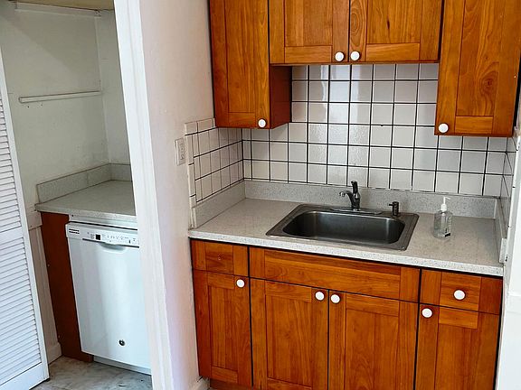 4th image of 1010 1/2 Alabama St #1/2