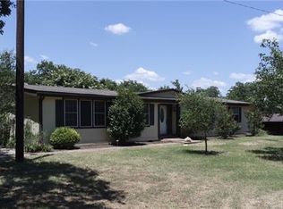 912 Shady Bend Dr, Kennedale, TX 76060