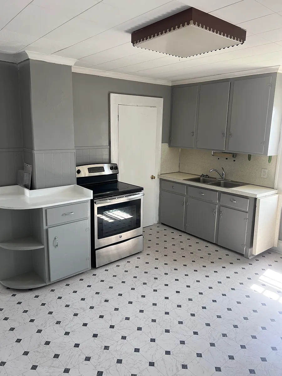 Building Photo - 1733 Bundy St #2