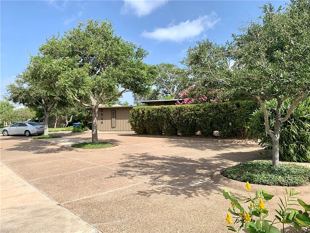 2 bed, 1.0 bath, 1717 sqft, $2,800 — Photo 3