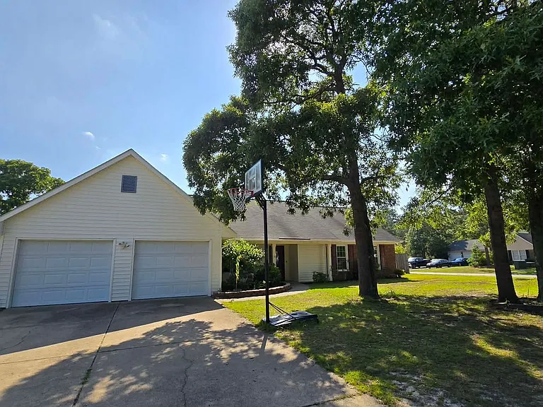 700 Rim Rd — Photo 2