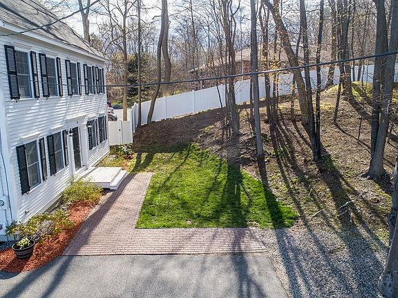 5th image of 12 Boie Ave