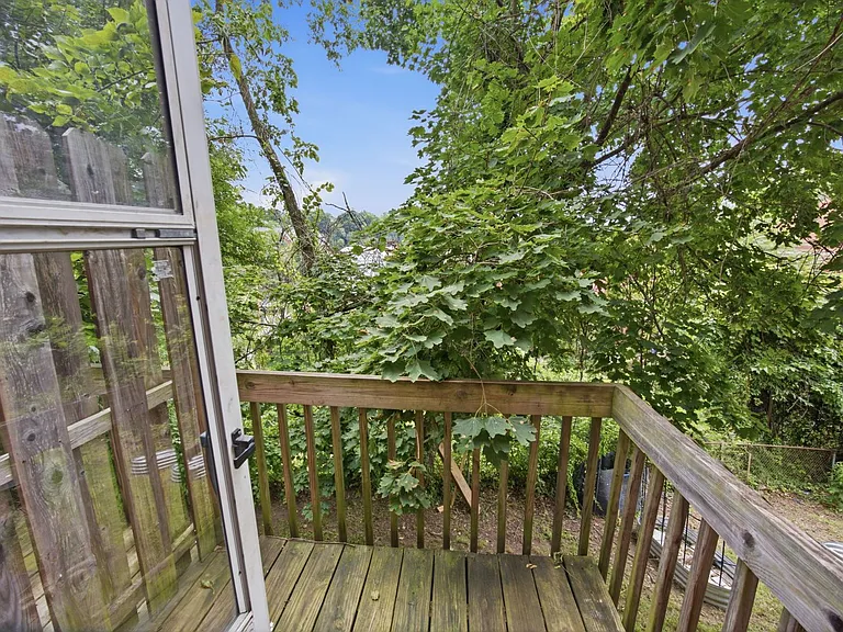 217-225 Luray St — Photo 5