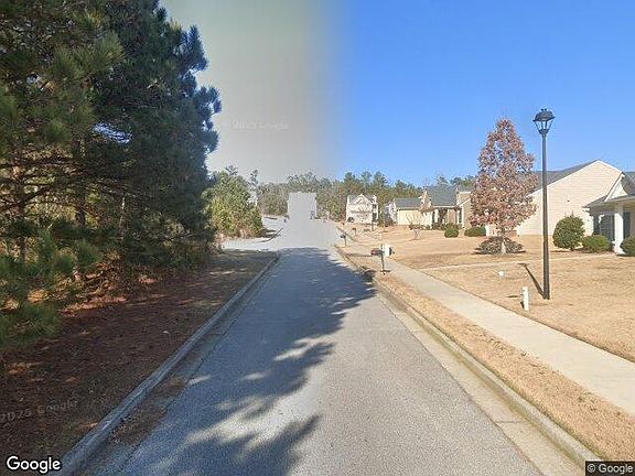 Exterior Neighborhood (street photo)