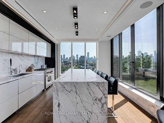 5th image of 301 Markham St #Penthouse 805