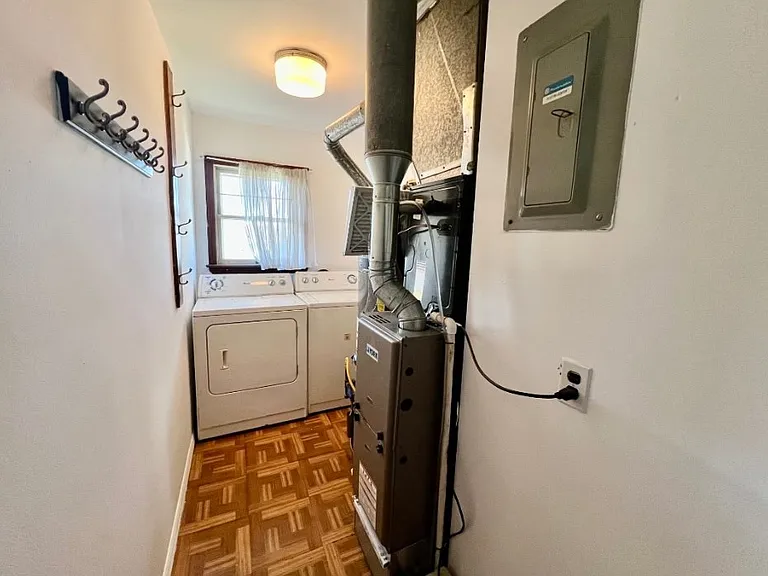 419 E Fairmont Ave — Photo 2