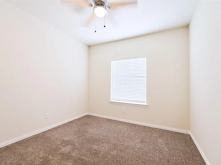 604 Linnwood Dr W — Photo 31