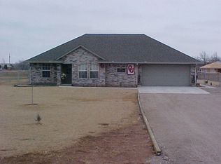 889 S Cemetery Rd, Tuttle, OK 73089