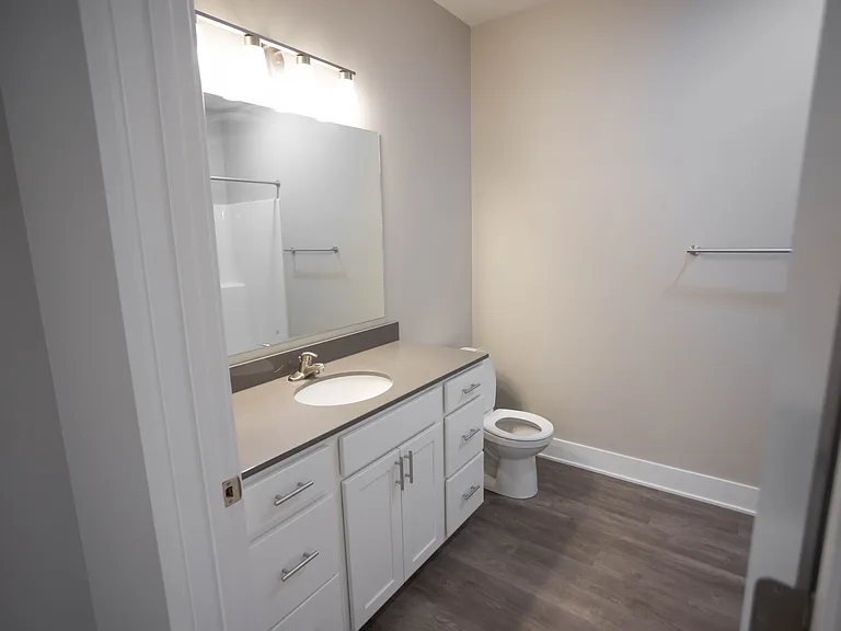 Riverbend Apartments — Photo 9