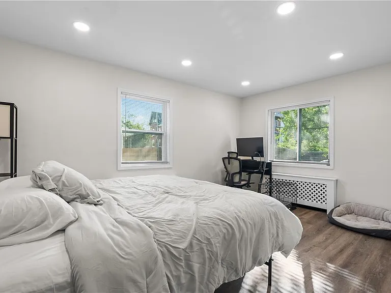726 Seneca St #1 — Photo 40