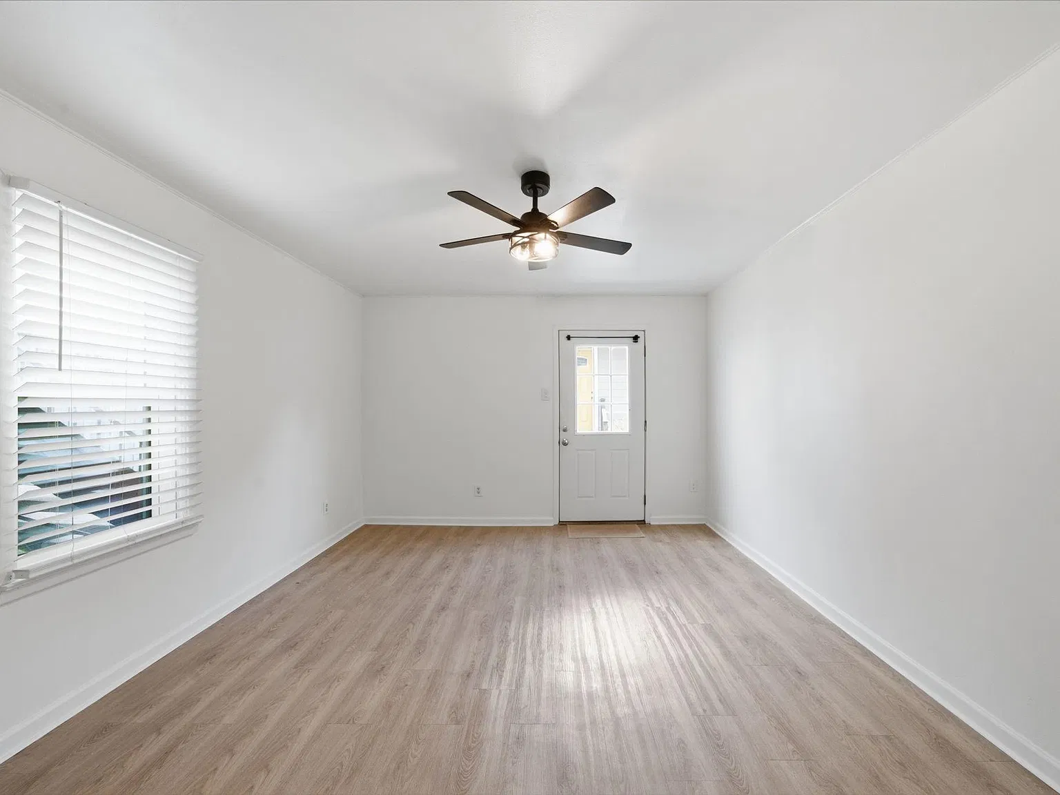 1 bed, 1.0 bath, 600 sqft, $1,450 — Photo 2