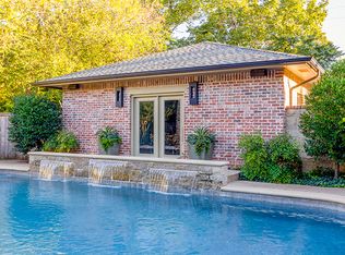 1724 Guilford Ln, Nichols Hills, OK 73120