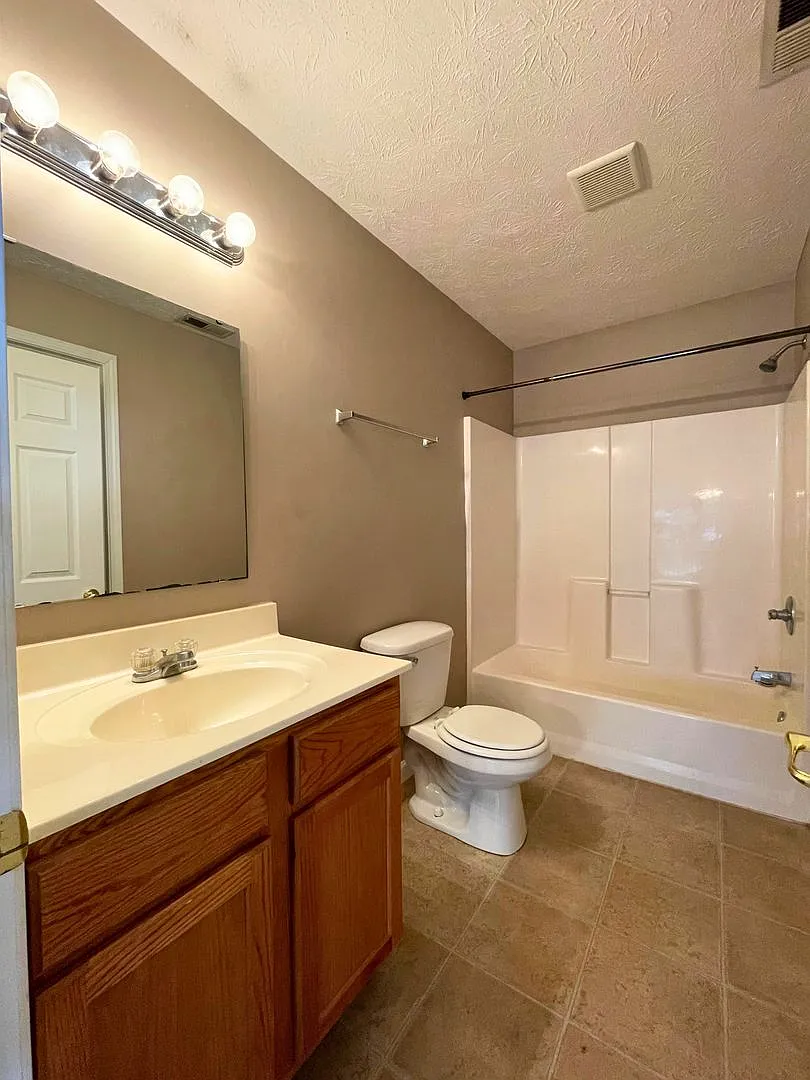 Columbia Square Apartments — Photo 3