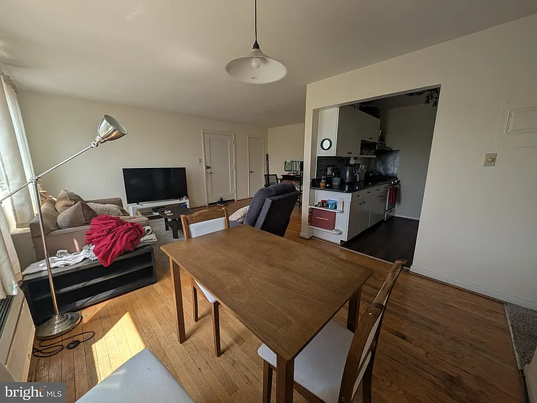 2059 N Woodstock St #306 — Photo 4