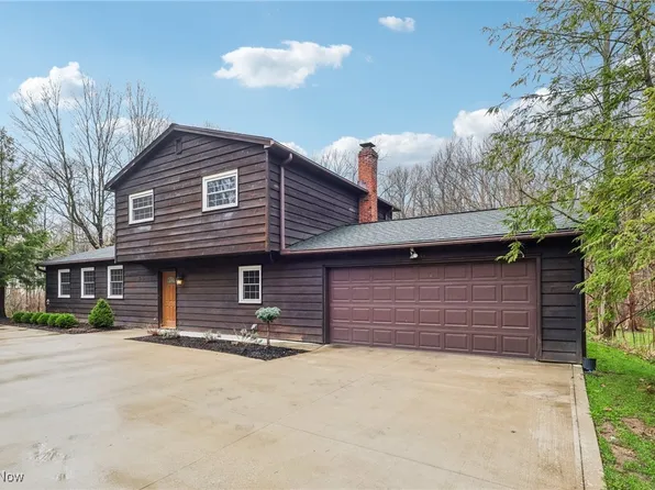 17065 Curry Ln, Chagrin Falls, OH 44023