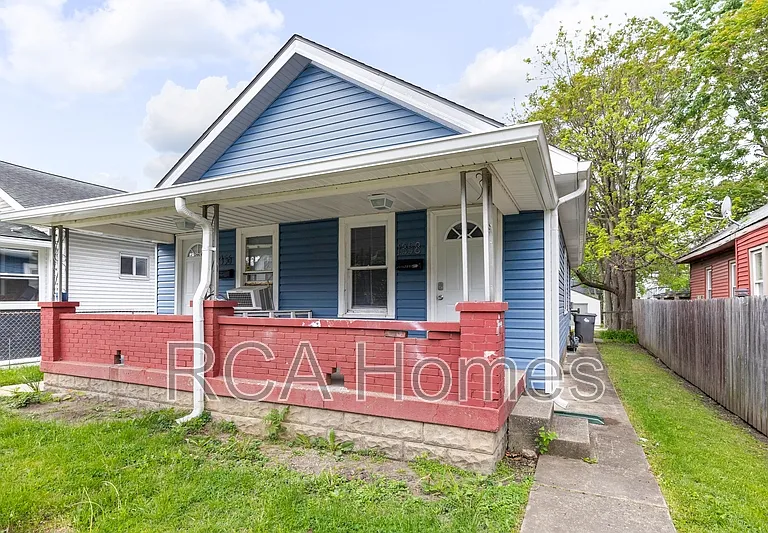 1358 N Gale St — Photo 1