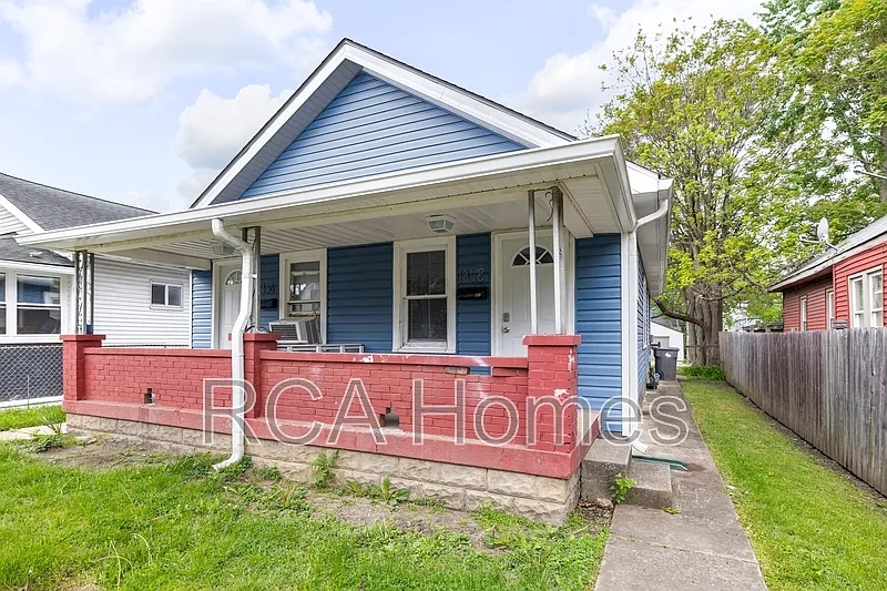 1358 N Gale St