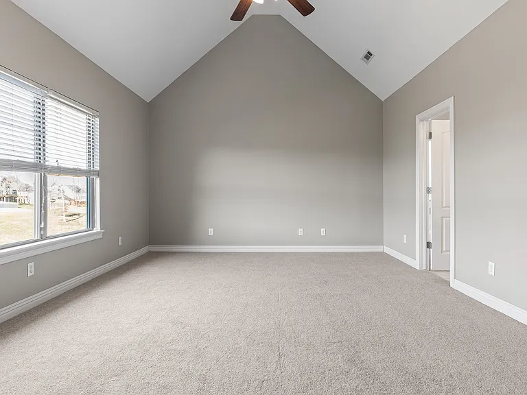 1501 NE Dysart Woods Ln — Photo 13