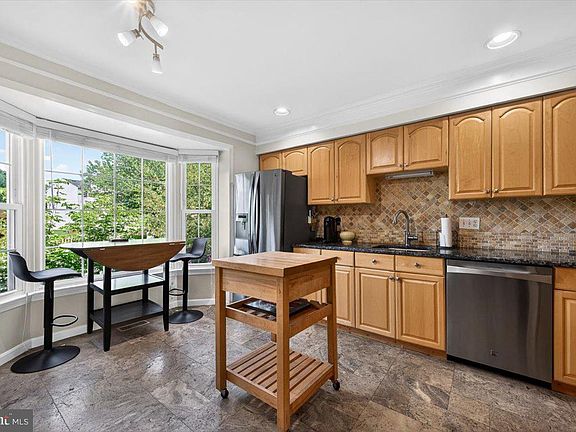 4th image of 4239 Sleepy Lake Dr
