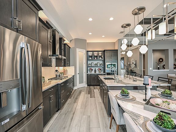 Gourmet Kitchen Bayshore II at Waterset