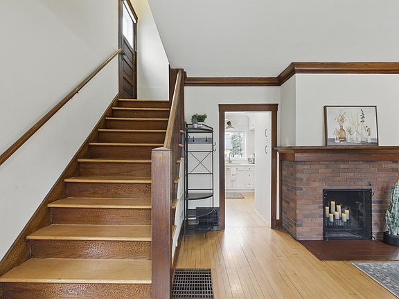 2nd image of 2031 E Wood Pl