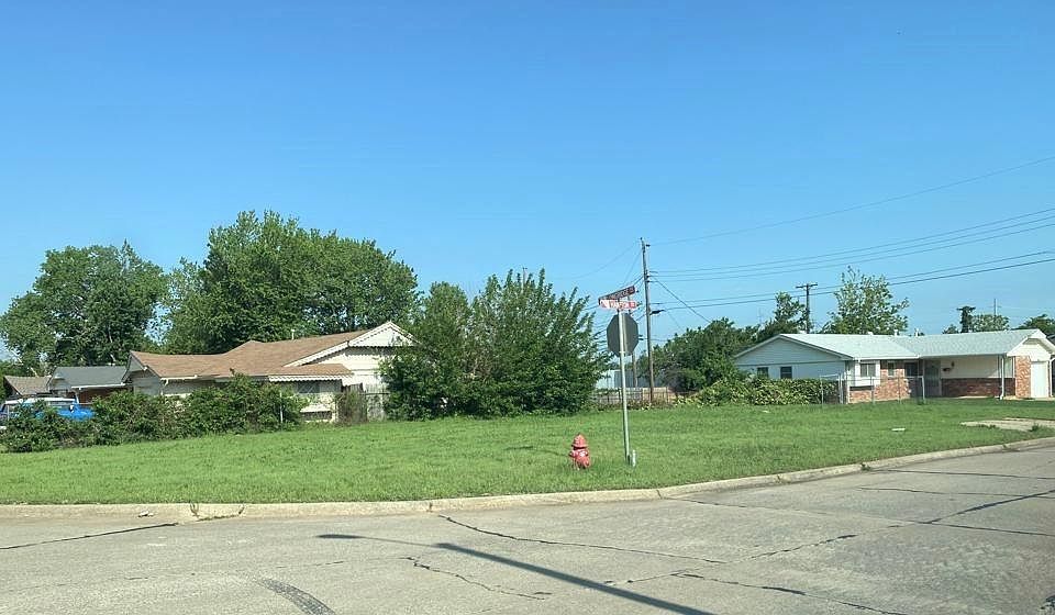 1st image of 1115 Hampton Dr #19