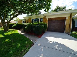 5427 Cleveland St, Morton Grove, IL 60053