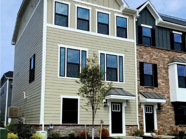111 Hollow Oak Dr, Moon Township, PA 15108