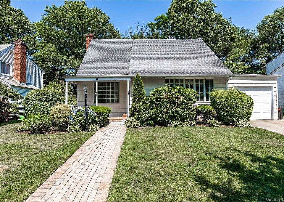 22 Lindbergh Street, Garden City, NY 11530 Zillow