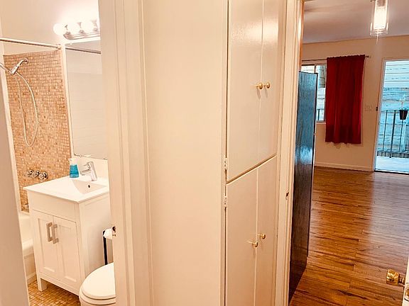 3rd image of 33 Elgin Park APT 2