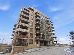 10 W Shawnee Hl SW #404, Calgary, AB T2Y0K5