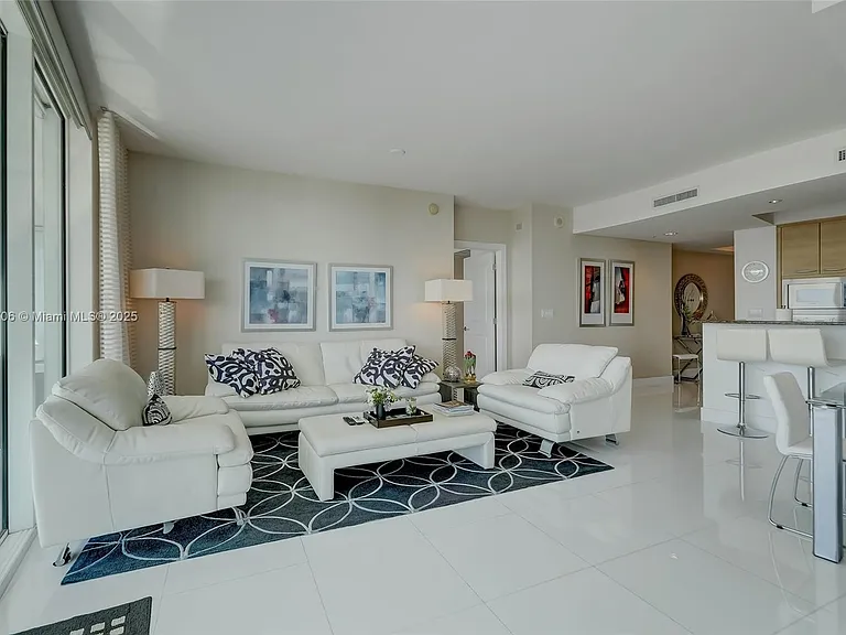 1 N Ocean Blvd #1411 — Photo 8