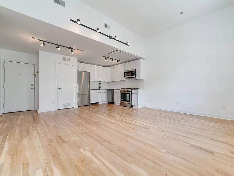 716 Madison St #209 — Photo 4
