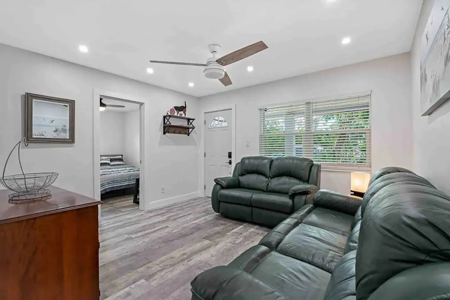 4 bed, 1396 sqft, $4,300 — Photo 3