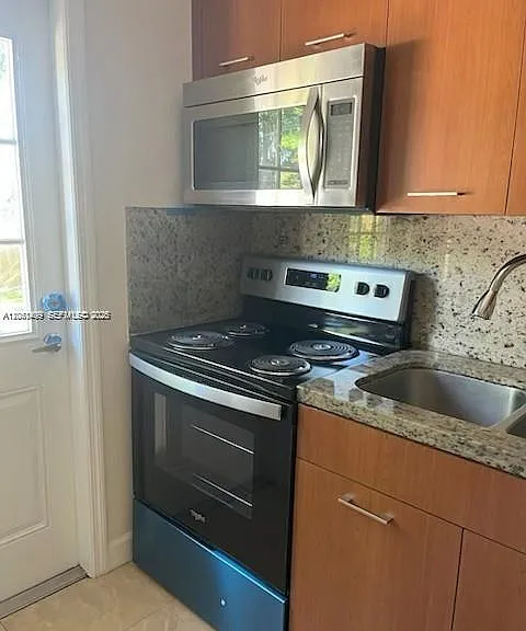 4038 SW 9th Ter #4038 — Photo 3
