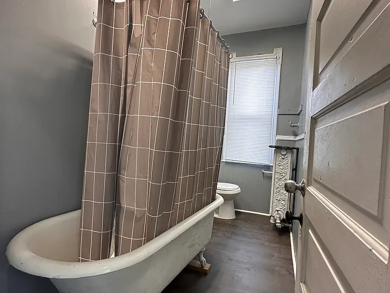 1515 E 19th St #3 — Photo 6