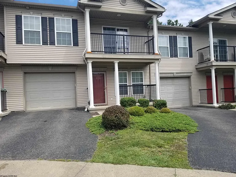 136 Barrington Ct — Photo 3