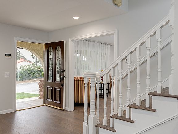 5th image of 695 Gatewood Ln