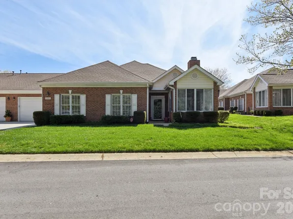 10816 Willow Crossing Dr, Charlotte, NC 28210