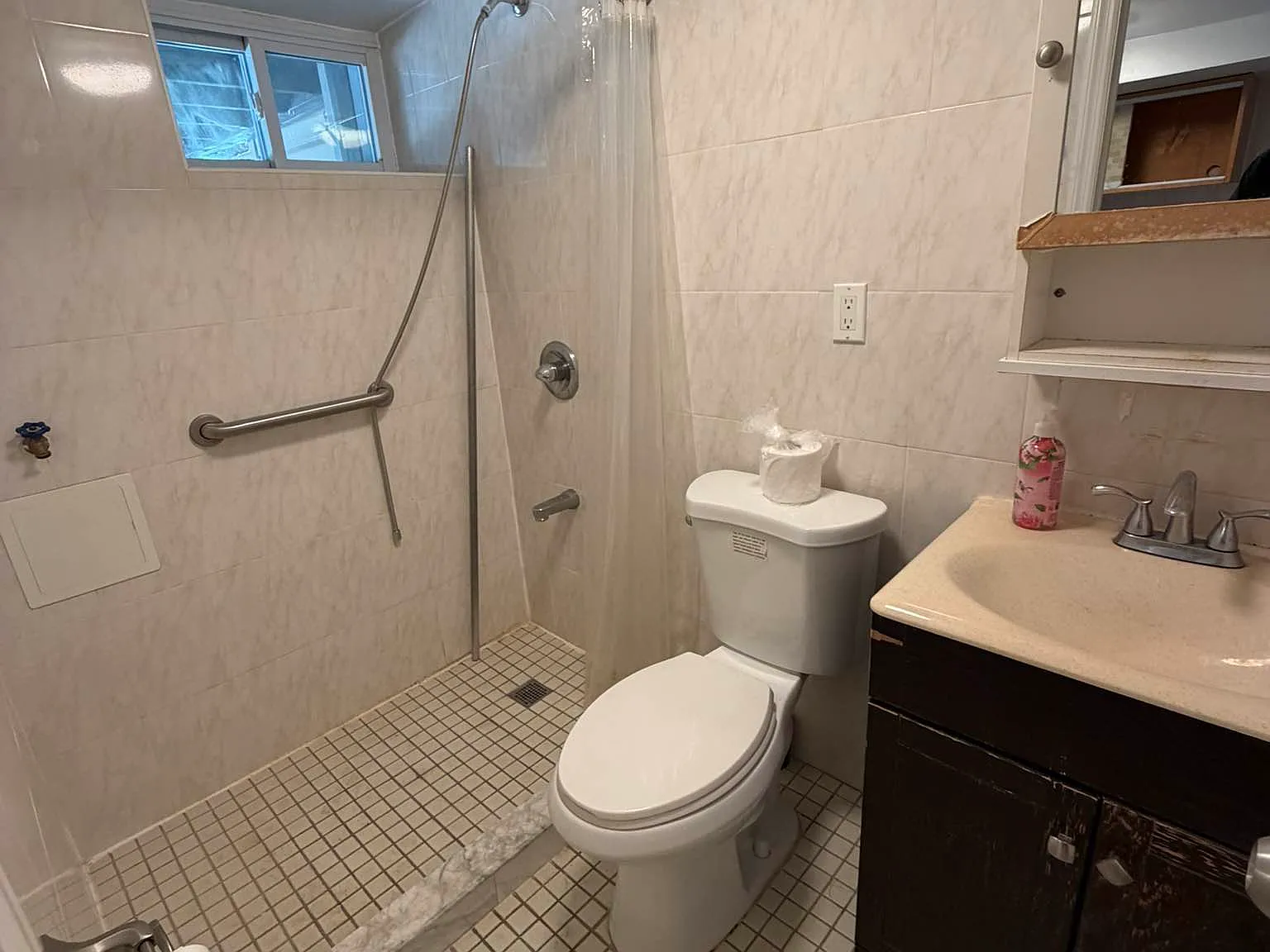845 East 12th Street — Photo 3