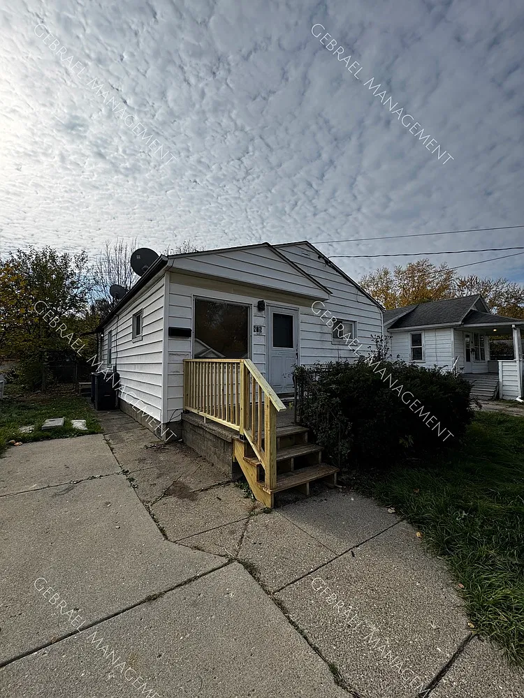805 Campbell — Photo 2