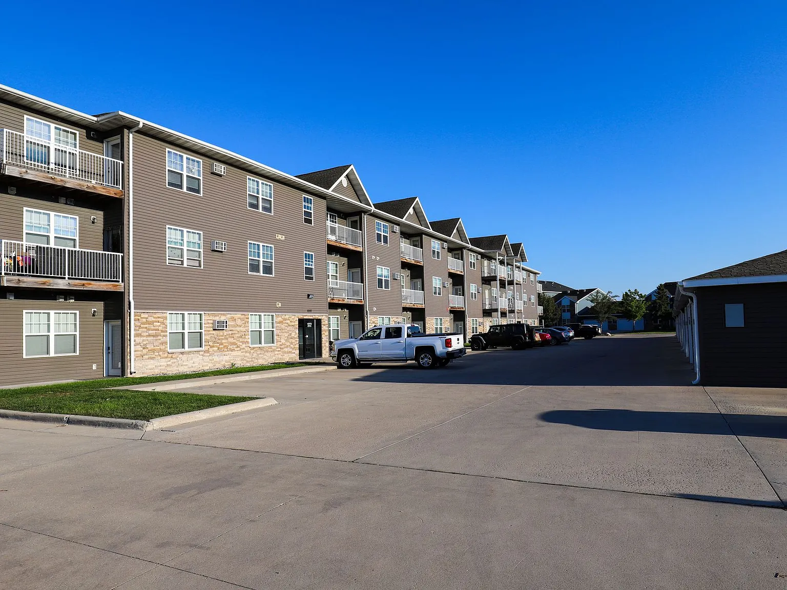 Burlington Apartments — Photo 1
