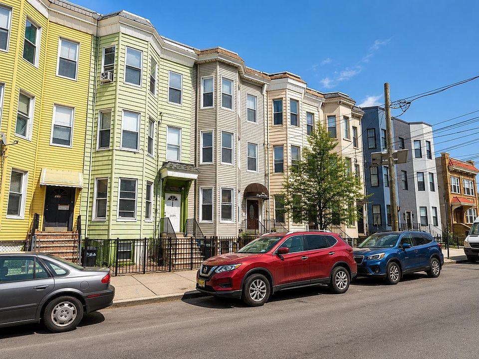 1st image of 242 Palisade Ave #2