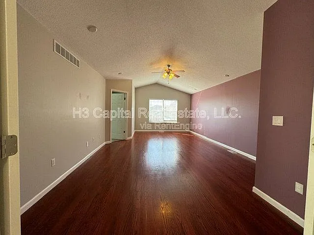 1041 Flora Lake Ct — Photo 19
