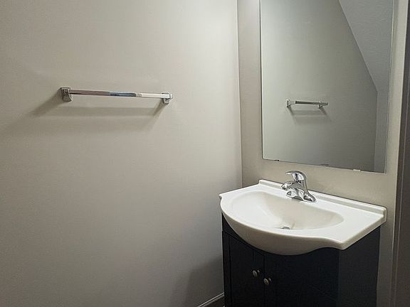 4th image of 110 Audley Ct #1
