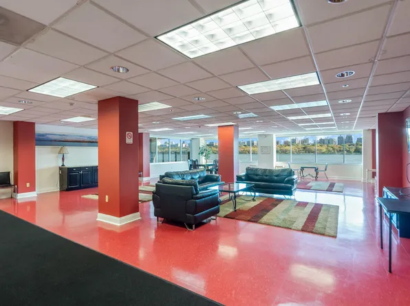 302 The Promenade image 41 of 48